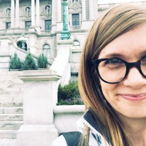 Lauren standing in front of the Library of Congress